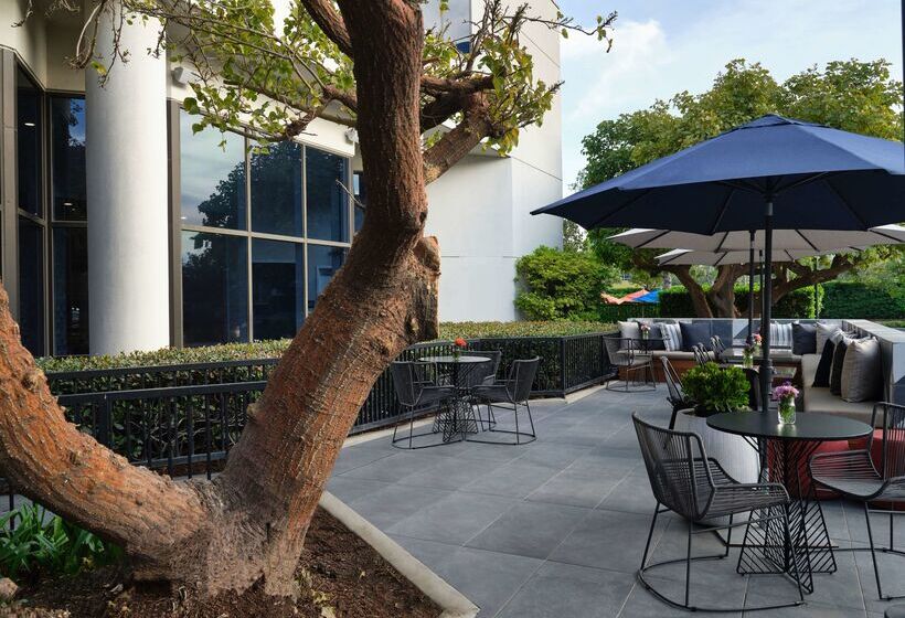 هتل Sonesta Irvine John Wayne Airport