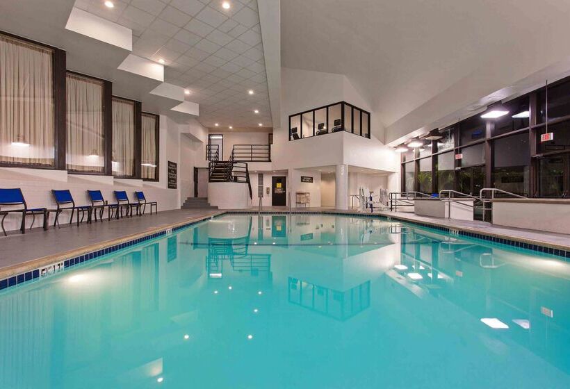 هتل Sonesta Irvine John Wayne Airport
