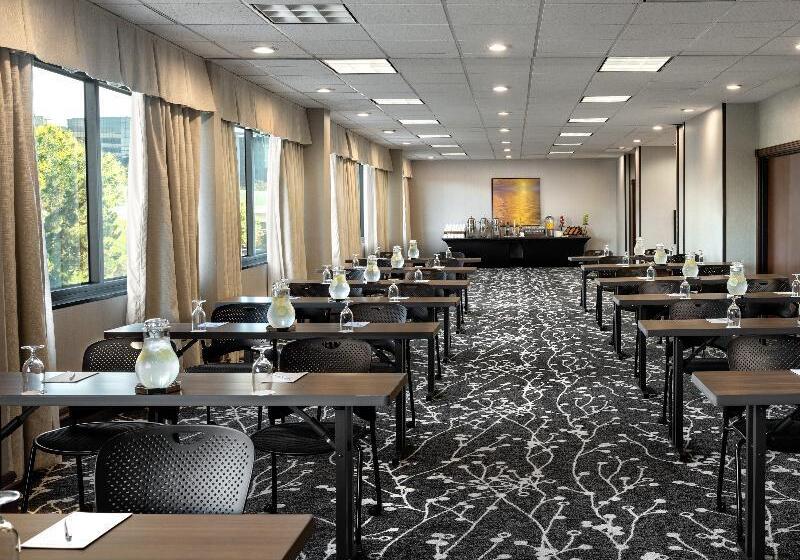 هتل Sonesta Irvine John Wayne Airport