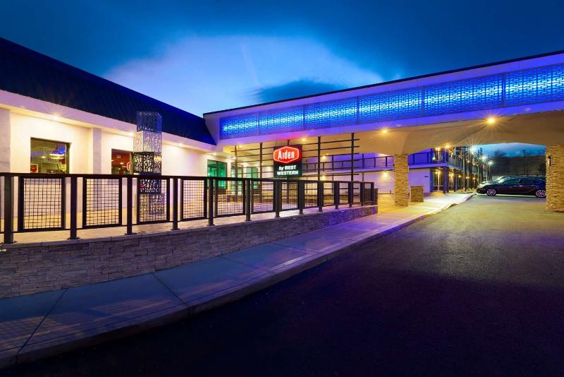Szálloda Super 8 By Wyndham Meadow Wood Courtyard