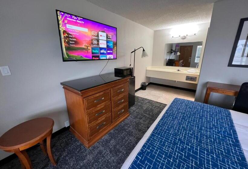 فندق Travelodge By Wyndham Lincoln Northeast