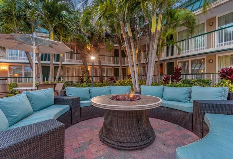 هتل Ocean Breeze Inn Vero Beach