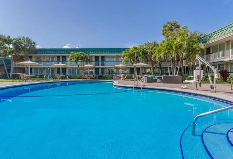 هتل Ocean Breeze Inn Vero Beach