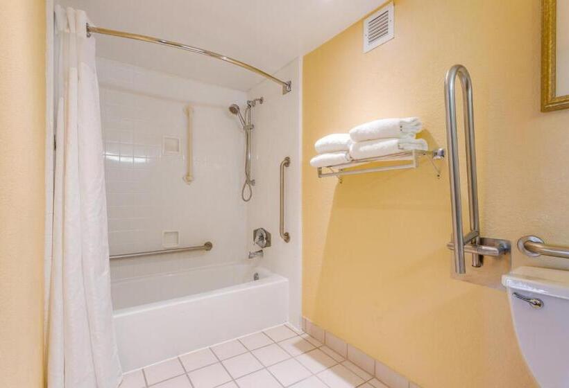 هتل Ocean Breeze Inn Vero Beach