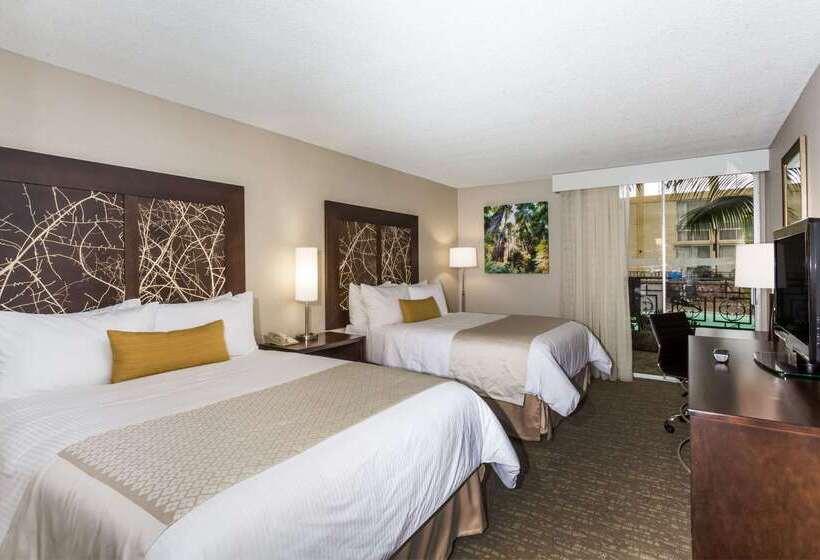 هتل Wyndham Garden Fresno Yosemite Airport