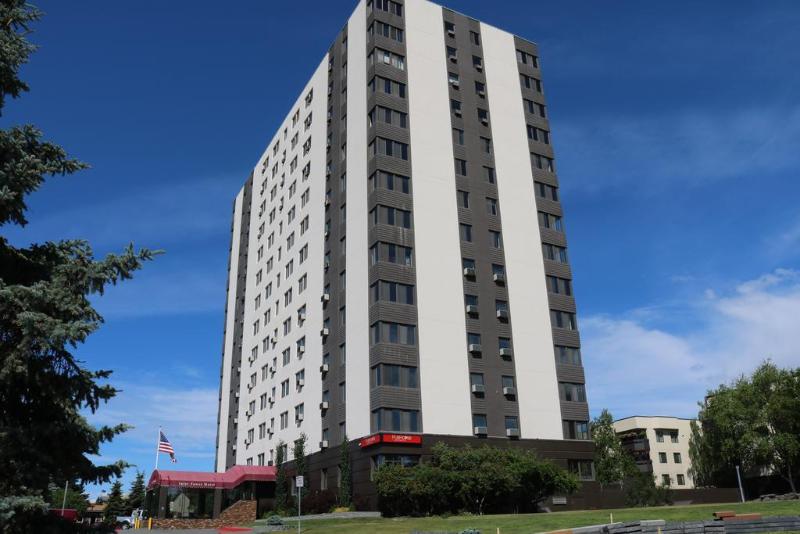 Inlet Tower Hotel & Suites