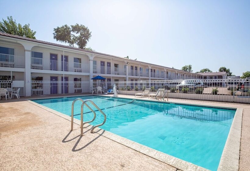 Motel 6 Bryan