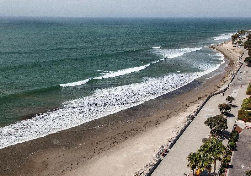 استراحتگاه Crowne Plaza Ventura Beach, An Ihg