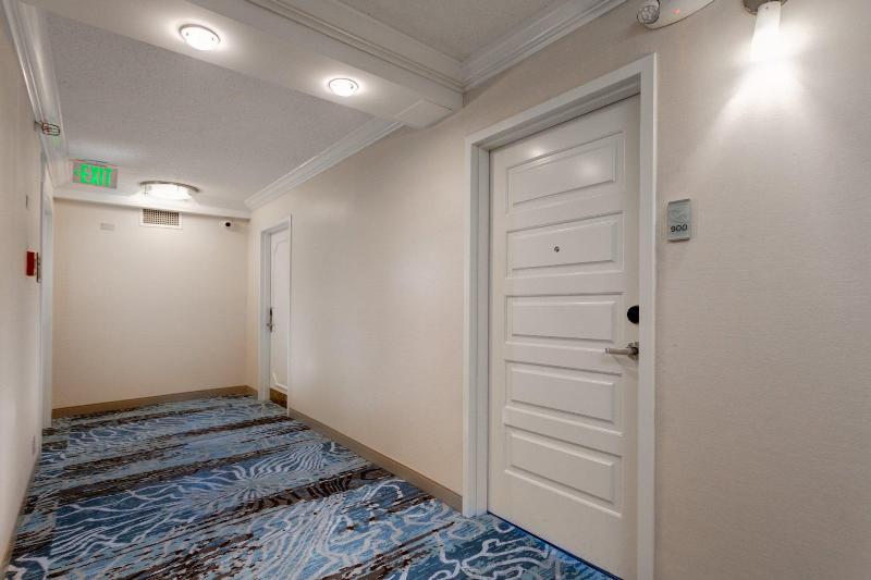 استراحتگاه Crowne Plaza Ventura Beach, An Ihg
