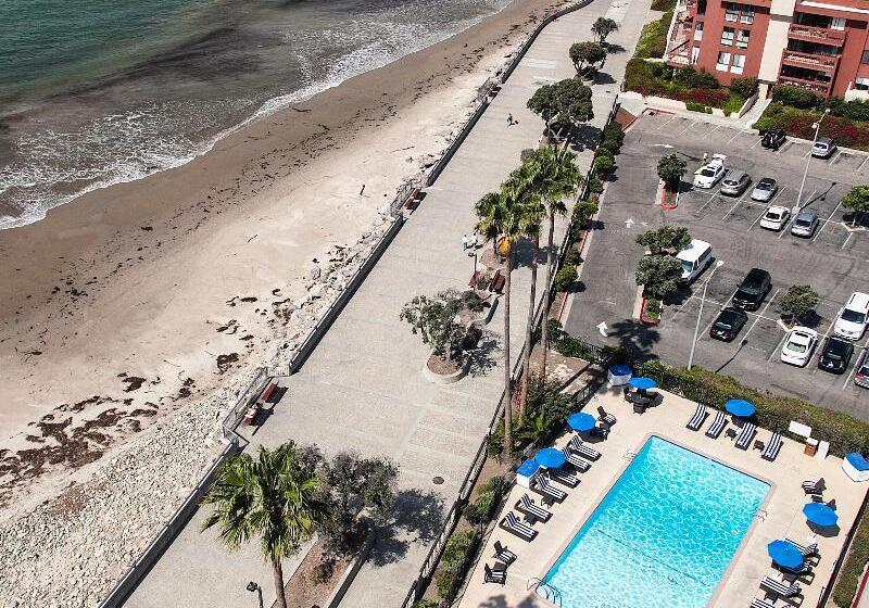 استراحتگاه Crowne Plaza Ventura Beach, An Ihg