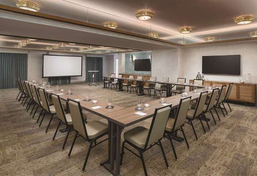 منتجع Hilton Garden Inn St. Pete Beach