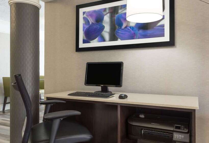 בית מלון כפרי Baymont By Wyndham Greenville Woodruff Rd