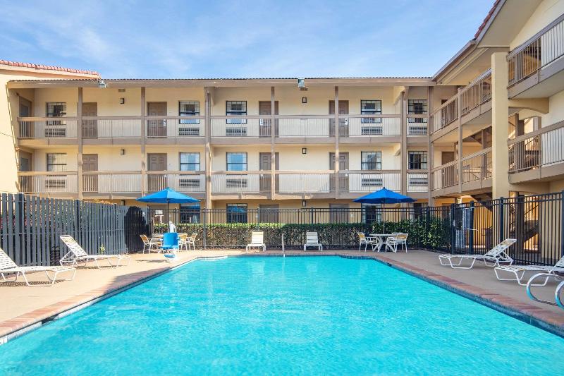 هتل Budget Inn & Suite Atlanta Marietta Stadium