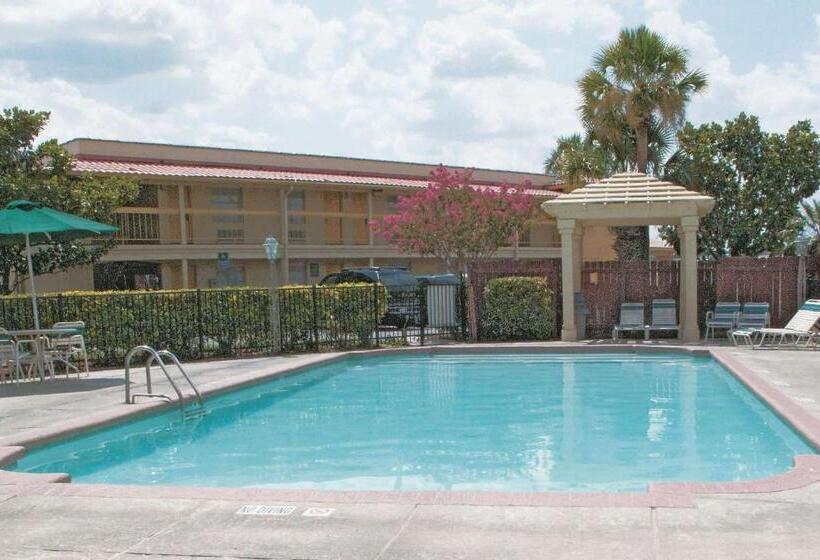 هتل Baymont By Wyndham San Antonio South Park
