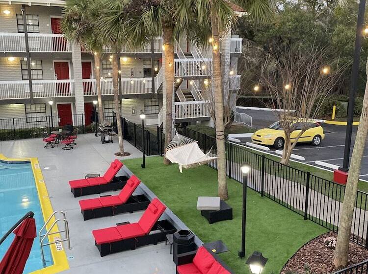 هتل Casa Bella Inn & Suites Extended Stay