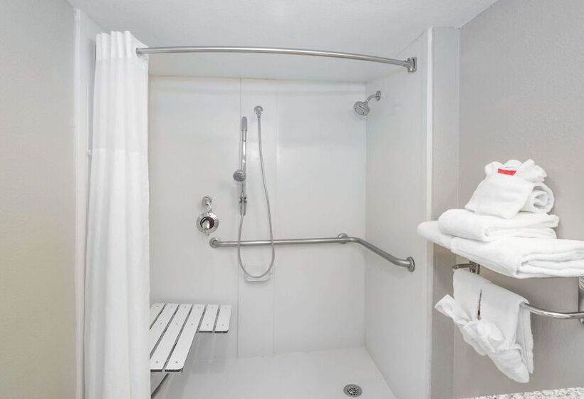 هتل Casa Bella Inn & Suites Extended Stay