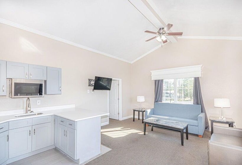 هتل Casa Bella Inn & Suites Extended Stay