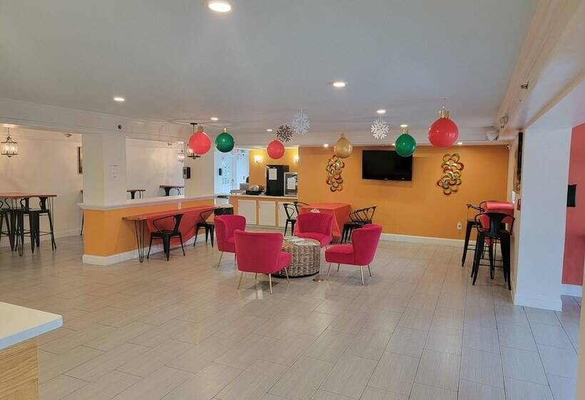 هتل Casa Bella Inn & Suites Extended Stay