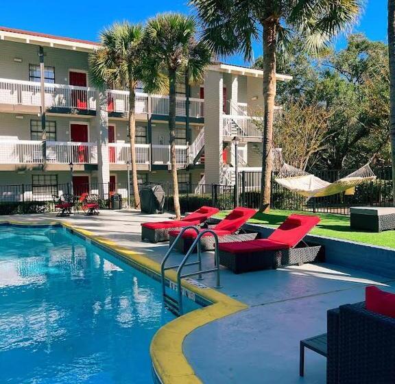 هتل Casa Bella Inn & Suites Extended Stay