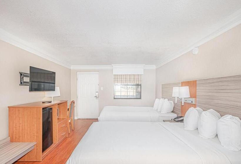 هتل Casa Bella Inn & Suites Extended Stay