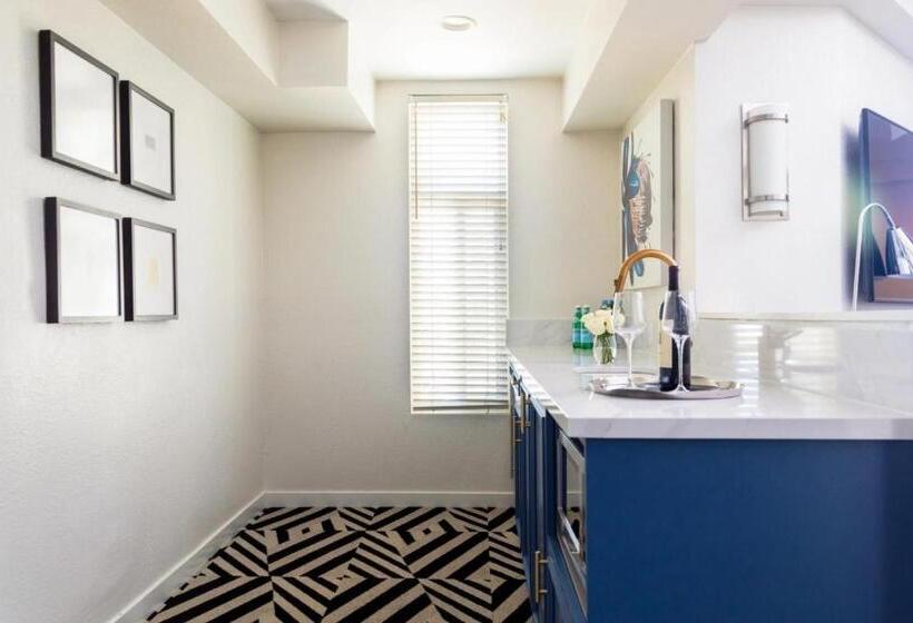 هتل Chamberlain West Hollywood