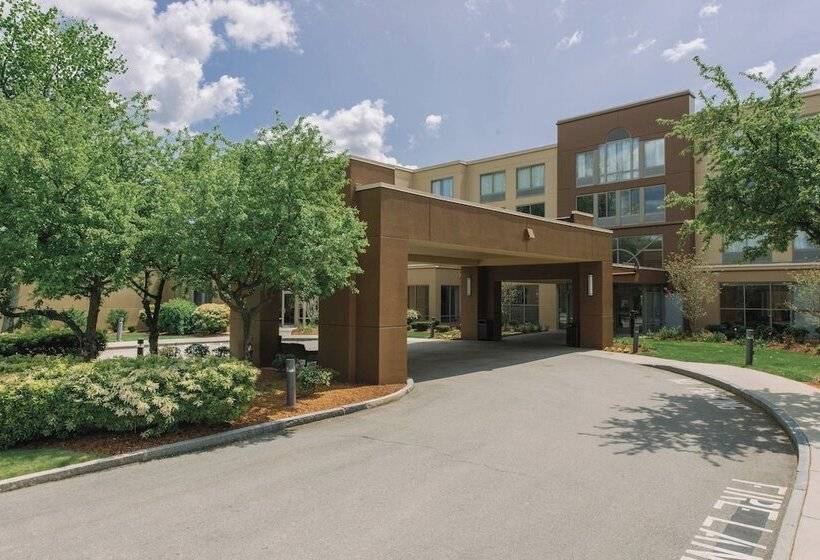 هتل Courtyard By Marriott Nashua