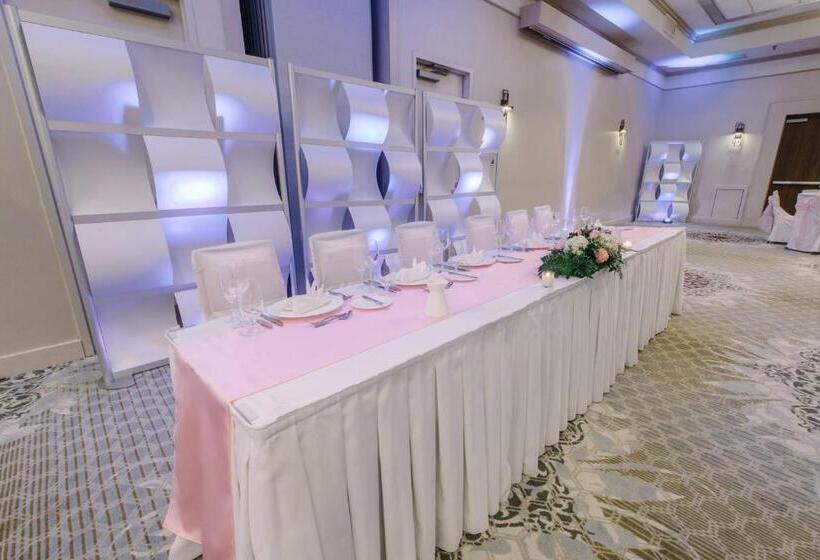 هتل Courtyard By Marriott Nashua