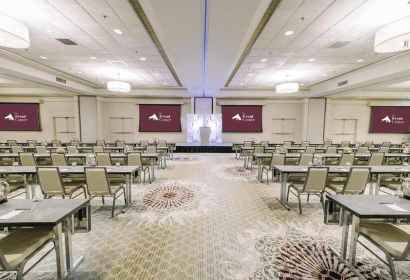 هتل Courtyard By Marriott Nashua
