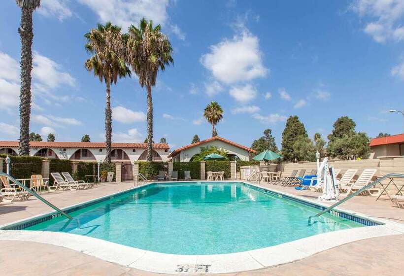 Отель Days Inn By Wyndham Camarillo Ventura