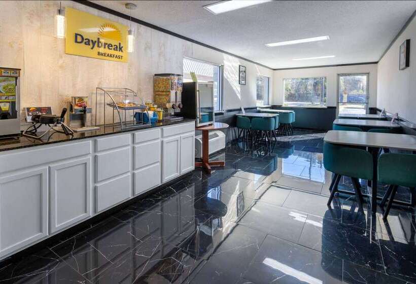 هتل Days Inn By Wyndham Columbia