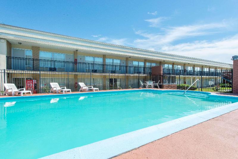 בית מלון כפרי Days Inn By Wyndham Frankfort