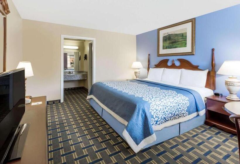 Отель Days Inn By Wyndham Plymouth