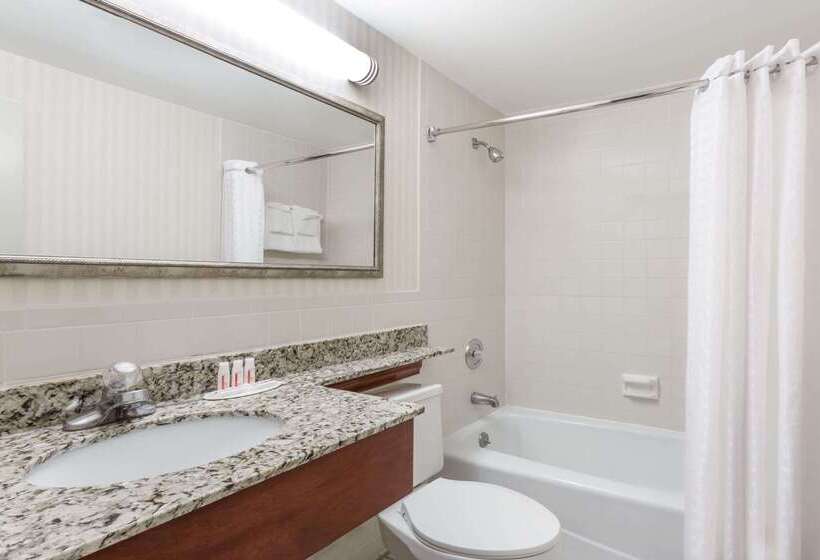 هتل Days Inn By Wyndham Williamsburg Historic Area