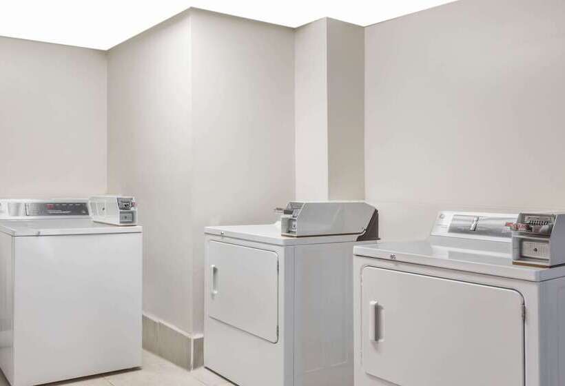 هتل Days Inn By Wyndham Williamsburg Historic Area