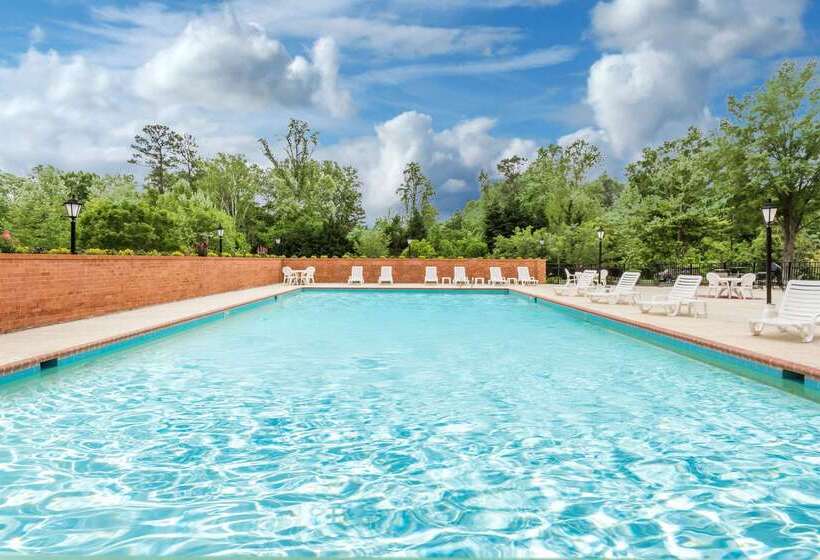 هتل Days Inn By Wyndham Williamsburg Historic Area