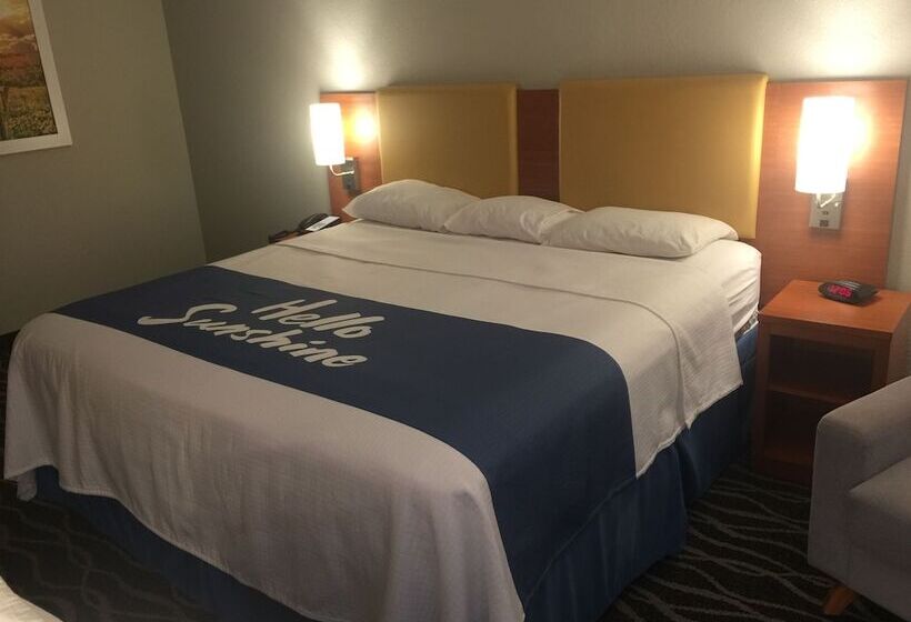 هتل Days Inn & Suites By Wyndham Cincinnati North
