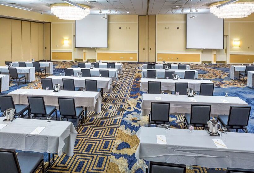 فندق Doubletree By Hilton Boston  Andover