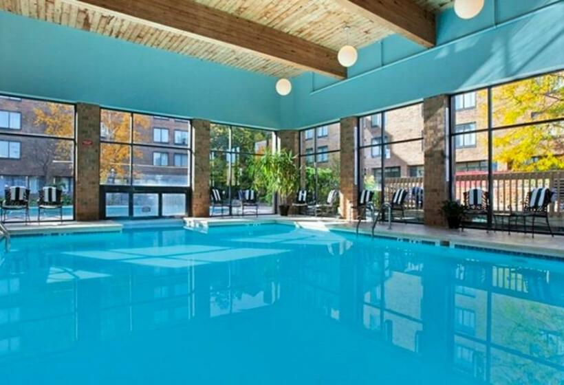 هتل Doubletree By Hilton Cleveland East Beachwood