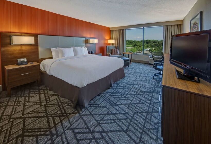 هتل Hilton Knoxville Airport