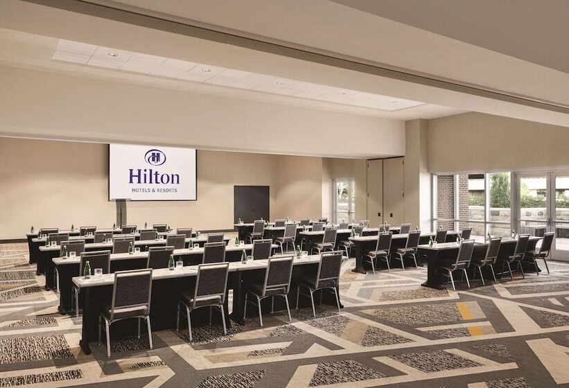 בית מלון כפרי Hilton Knoxville Airport