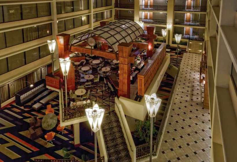 هتل Hilton Knoxville Airport