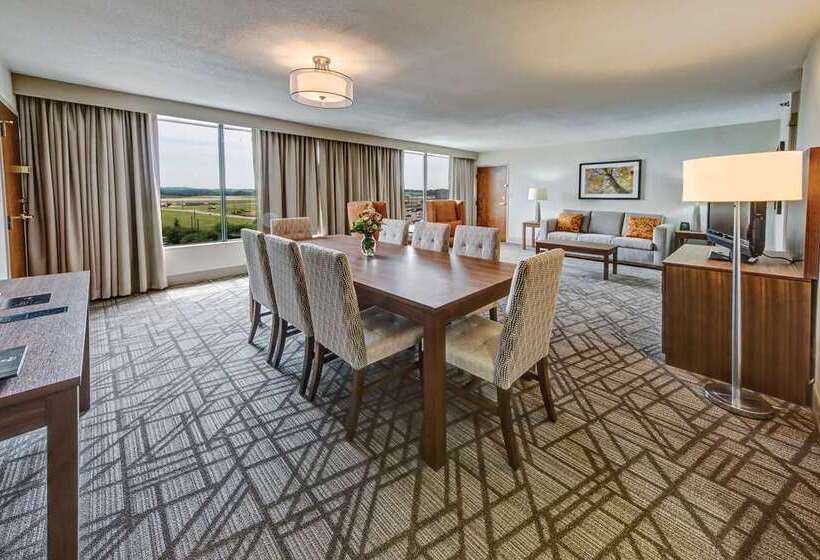 هتل Hilton Knoxville Airport
