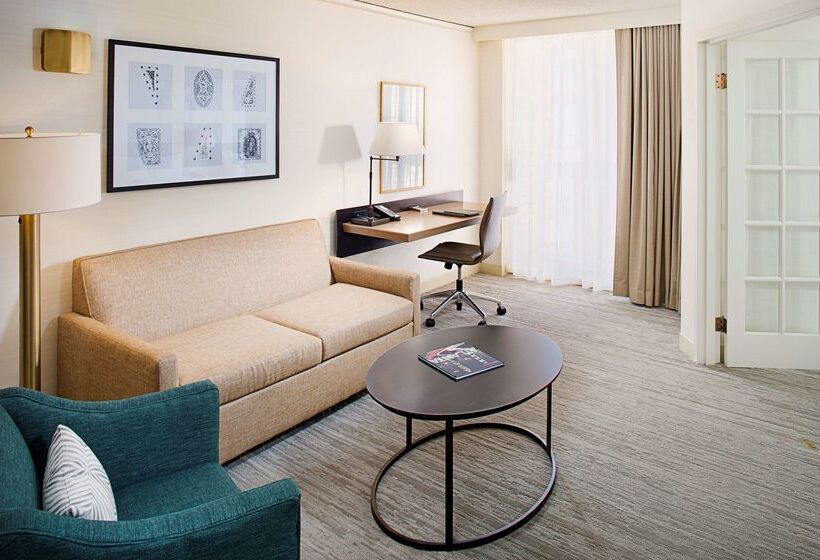 هتل Hilton Suites Atlantaperimeter