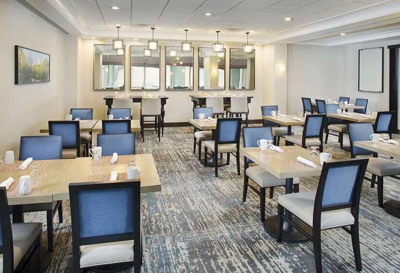هتل Hilton Suites Atlantaperimeter