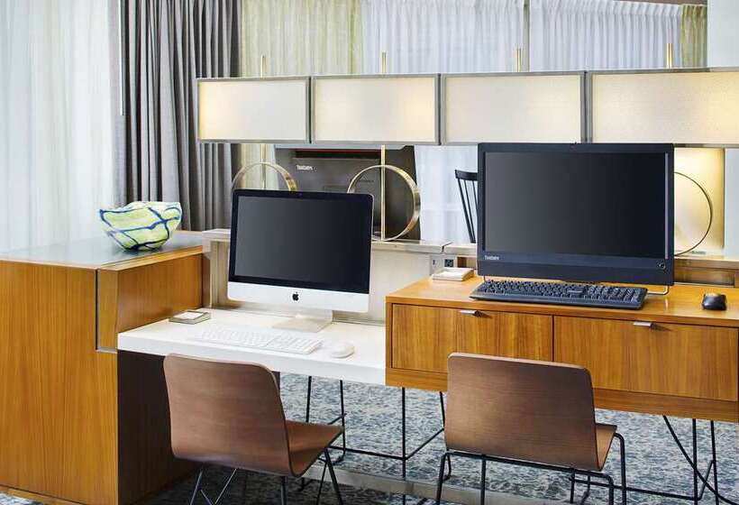 هتل Hilton Suites Atlantaperimeter
