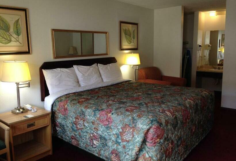 Отель Hometown Inn & Suites