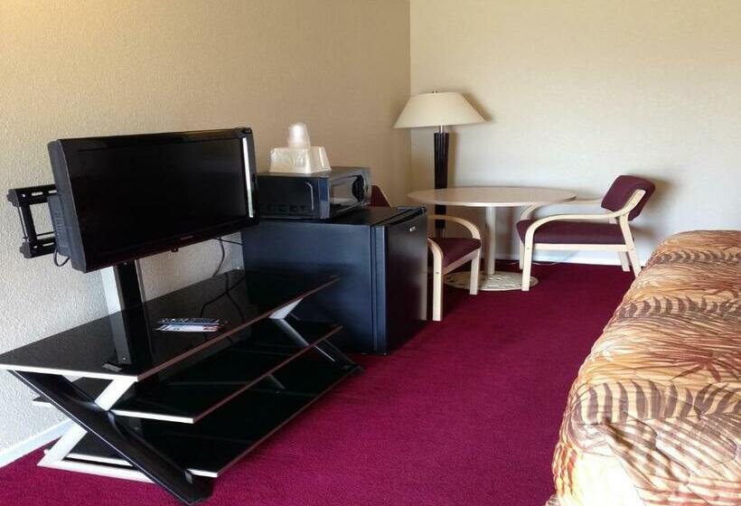 호텔 Hometown Inn & Suites