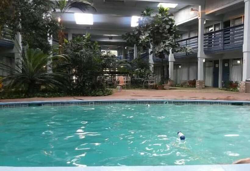 هتل Hub City Inn