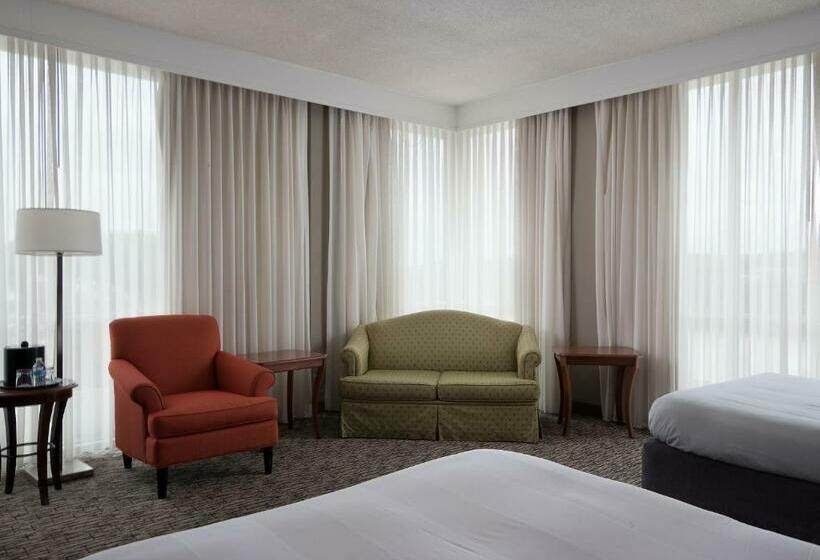 Отель Key Bridge Marriott