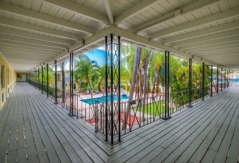 בית מלון כפרי Key Largo Inn